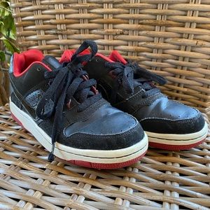 Nike Delta Force Youth / Size 5Y / Used